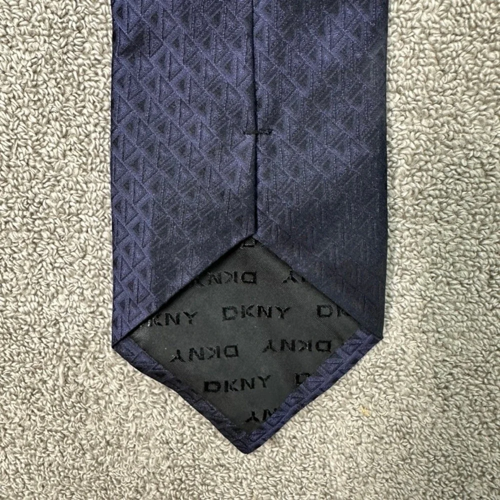 DKNY Mens Navy Blue Geometric Triangle Pattern 100% Silk Necktie Business Tie